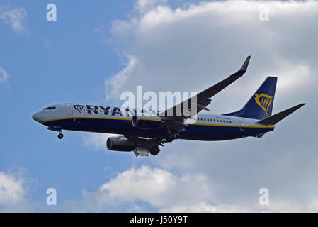 EI-FZJ Ryanair Boeing 737-800 - cn 44788 / 6359 on final approach to LGW London Gatwick airport Stock Photo