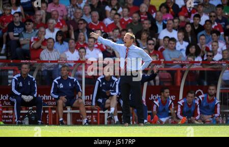 STUART PEARCE NOTTINGHAM FOREST MANAGER THE CITY GROUND NOTTINGHAM ENGLAND 09 August 2014 Stock Photo