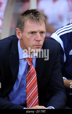 STUART PEARCE NOTTINGHAM FOREST MANAGER THE CITY GROUND NOTTINGHAM ENGLAND 09 August 2014 Stock Photo