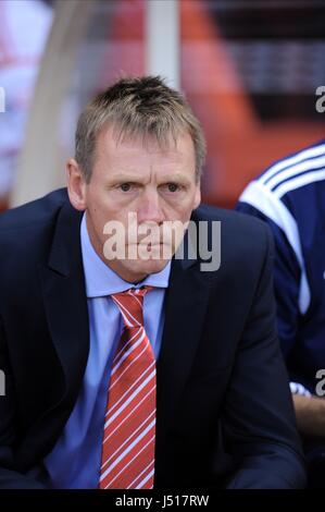 STUART PEARCE NOTTINGHAM FOREST MANAGER THE CITY GROUND NOTTINGHAM ENGLAND 09 August 2014 Stock Photo