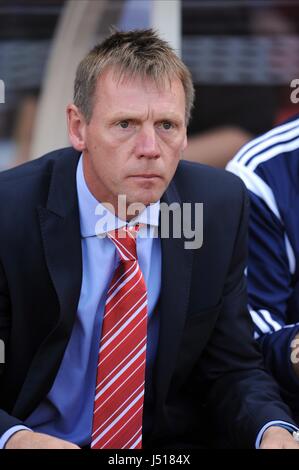 STUART PEARCE NOTTINGHAM FOREST FC MANAGER NOTTINGHAM FOREST FC MANAGER THE CITY GROUND NOTTINGHAM ENGLAND 09 August 2014 Stock Photo