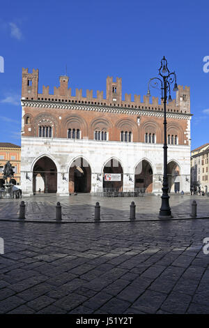Palazzo del Comune also called Palazzo Gotico in Piazza Cavalli, Piacenza, Emilia-Romagna, Italy, Europe. Stock Photo