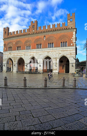 Palazzo del Comune also called Palazzo Gotico in Piazza Cavalli, Piacenza, Emilia-Romagna, Italy, Europe. Stock Photo