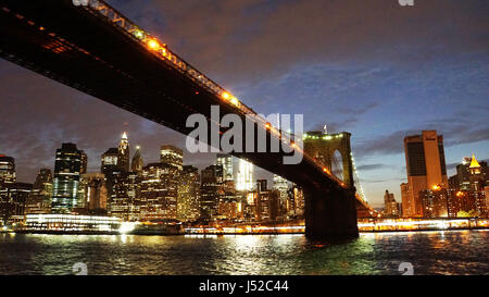 Brooklyn bridge and New York skyline at night