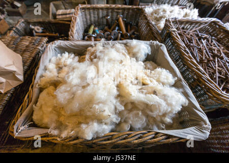 Wool in Cotswold Woollen Weavers, Filkins, Oxfordshire, England, UK Stock Photo