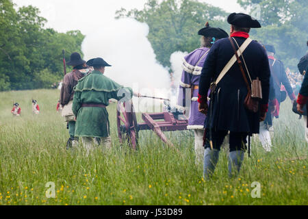 American cannon artillery crew firing cannon in the American Revolutionary War reenactment at Mount Vernon - Virginia USA Stock Photo