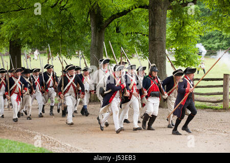 American Revolutionary war soldiers (reenactors) lined up to march ...