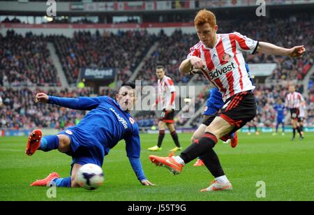 GARY MEDEL & JACK COLBACK SUNDERLAND FC V CARDIFF CITY F STADIUM OF LIGHT SUNDERLAND ENGLAND 27 April 2014 Stock Photo