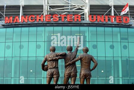 STATUES OUTSIDE OLD TRAFFORD MANCHESTER UNITED MANCHESTER UNITED FOOTBALL CLU OLD TRAFFORD MANCHESTER ENGLAND 29 March 2014 Stock Photo
