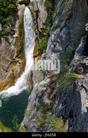 Gubavica waterfall on the Cetina River Stock Photo - Alamy