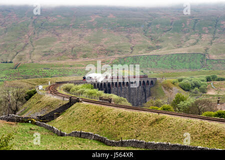 Ribblehead, Yorkshire, UK. 16th May, 2017. The Flying Scotsman crosses the Ribblehead viaduct in the Yorkshire Dales National Park; with the 'Cathedrals Express', Edinburgh-Crewe; 16th May Credit: John Bentley/Alamy Live News Stock Photo