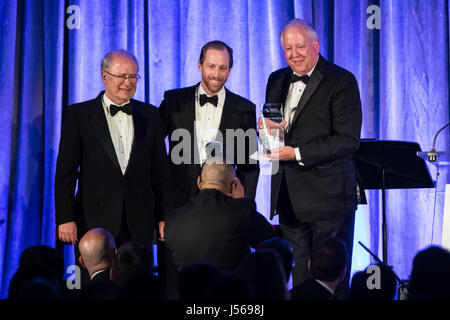 New York, USA. 16th May, 2017. Thomas Shannon, former US ambassador to Brazil, receives the Person of the Year 2017 award by the Brazil-US Chamber of Commerce at a gala dinner at the Museum of Natural History in Manhattan in New York City on Tuesday. Credit: Brazil Photo Press/Alamy Live News Stock Photo