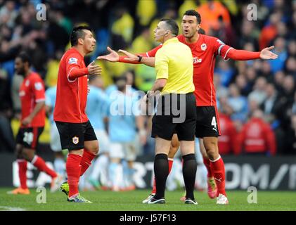 GARY MEDEL NEIL SWARBRICK ST MANCHESTER CITY V CARDIFF CITY ETIHAD STADIUM MANCHESTER ENGLAND 18 January 2014 Stock Photo