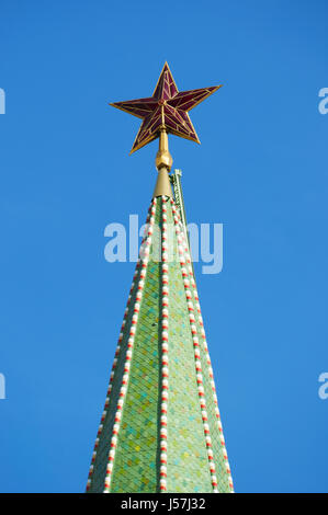 Moscow: the ruby star of the Troitskaya Tower (Trinity Tower), one of Kremlin Wall's towers built in 1495-1499 by Italian architect Aloisio da Milano Stock Photo