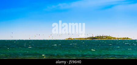 Kitesurfing around the tropical island Ilot Maitre in New Caledonia Stock Photo