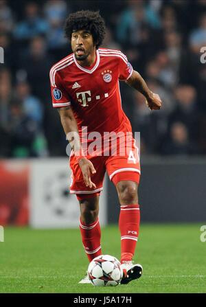 DANTE BAYERN MUNICH FC BAYERN MUNICH FC ETIHAD STADIUM MANCHESTER ENGLAND 02 October 2013 Stock Photo