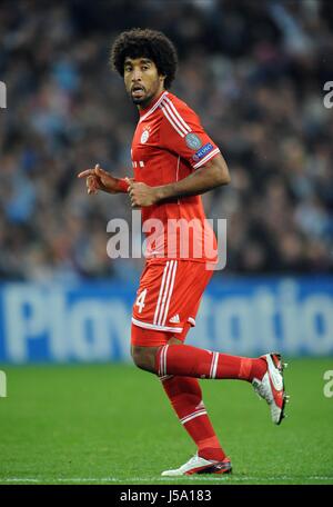 DANTE BAYERN MUNICH FC BAYERN MUNICH FC ETIHAD STADIUM MANCHESTER ENGLAND 02 October 2013 Stock Photo