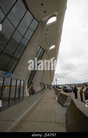 main terminal building exterior check in area Dulles international airport serving Washington DC USA Stock Photo