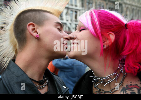 lovers-j5cbjt.jpg