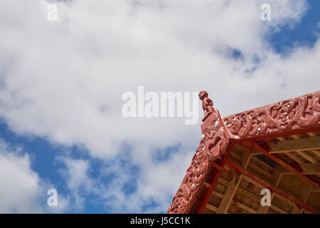 Traditional Maori carvings on the whare waka boat house - Waitangi, Northland, New Zealand Stock Photo