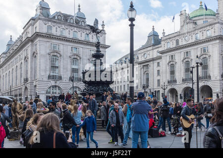 Large number of tourists in Piccadilly Circus in London's West End Stock Photo