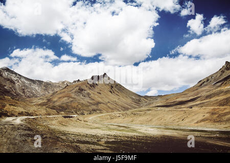 The wild high altitude wilderness on the famous Himalayan route of the Manali to Leh road in northern India. An extreme road with dramatic landscapes Stock Photo