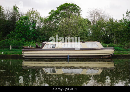 Narrowboat on Bridgewater Canal at Lymm, Cheshire, UK Stock Photo
