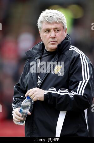 STEVE BRUCE HULL CITY FC MANAGER KC STADIUM HULL ENGLAND 29 December ...