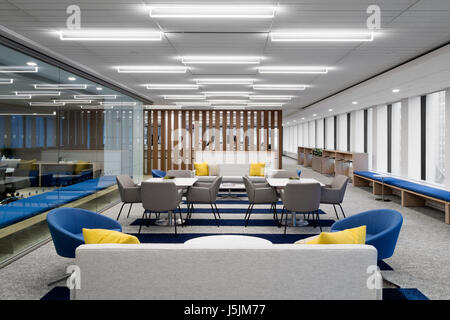 Overall view of the space showing the various interior design elements. 280 Park Avenue office, New York, United States. Architect: BKSK Architects, 2 Stock Photo