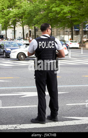 united states secret service uniformed police agent armed with Stock ...