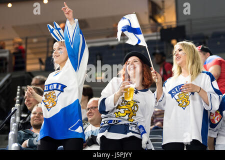 Cologne, Germany. 18th May, 2017. Finnish fans cheer on their team during the Ice Hockey World Championship quarter-final match between the US and Final in the Lanxess Arena in Cologne, Germany, 18 May 2017. Photo: Marius Becker/dpa/Alamy Live News Stock Photo