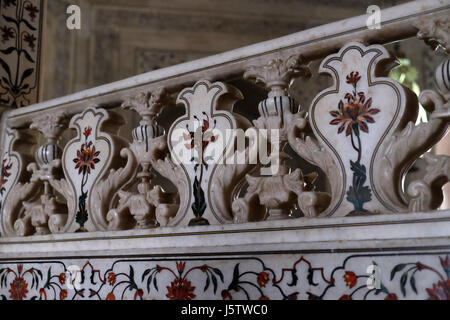 Mughal stone art on the facade of the Taj Mahal (Crown of Palaces), an ivory-white marble mausoleum in Agra Stock Photo