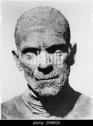 Boris Karloff, on-set of the Film, “The Mummy”, Universal Studios, 1932 Stock Photo