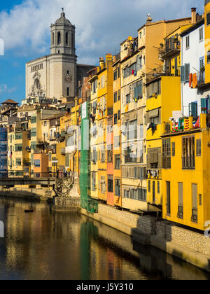 Cases de l'Onyar, the houses on the Onyar River and the Girona cathedral in the background, Girona, Spain. Stock Photo