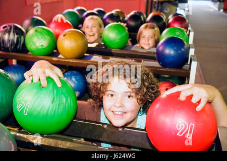 Valparaiso Indiana,Inman's Fun & Party Center,centre,bowling,ten pin bowling balls,green,red,girls,teen,teens,play,amusement,fun,IN080720066 Stock Photo