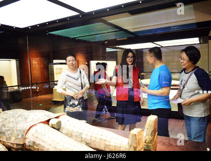 Shijiazhuang, Shijiazhuang, China. 18th May, 2017. Shijiazhuang, CHINA-May 18 2017: (EDITORIAL USE ONLY. CHINA OUT) .The 17-year-old Italian student Sarah explain various exhibits for visitors at the Hebei Museum in Shijiazhuang, north China's Hebei Province, May 18th, 2017. Credit: SIPA Asia/ZUMA Wire/Alamy Live News Stock Photo