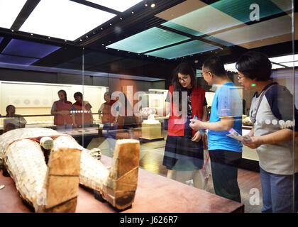 Shijiazhuang, Shijiazhuang, China. 18th May, 2017. Shijiazhuang, CHINA-May 18 2017: (EDITORIAL USE ONLY. CHINA OUT) .The 17-year-old Italian student Sarah explain various exhibits for visitors at the Hebei Museum in Shijiazhuang, north China's Hebei Province, May 18th, 2017. Credit: SIPA Asia/ZUMA Wire/Alamy Live News Stock Photo