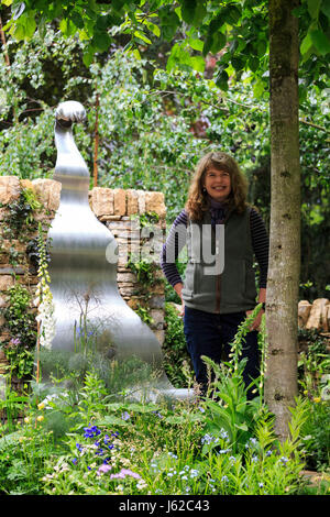 London, UK. 19 May 2017. Garden designer Fiona Cadwallader in the Poetry Lover's Garden.  Preparations are well under way at the 2017 RHS Chelsea Flower Show which opens to the public on Tuesday. Photo: Vibrant Pictures/Alamy Live News Stock Photo