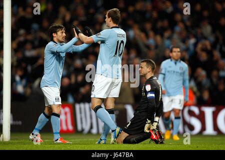 EDIN DZEKO & DAVID SILVA CELEB MANCHESTER CITY V BARNSLEY FC ETIHAD STADIUM MANCHESTER ENGLAND 09 March 2013 Stock Photo