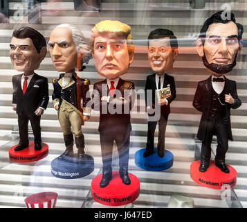 Objets Donald Trump vendus sur Time Square, NY *** Items with Donald Trump effigy sold on Time Square, NY. Stock Photo