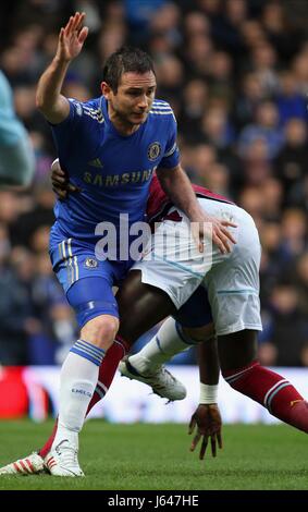 FRANK LAMPARD MAN HANDLES A WE CHELSEA V WEST HAM UNITED STAMFORD BRIDGE LONDON ENGLAND UK 17 March 2013 Stock Photo