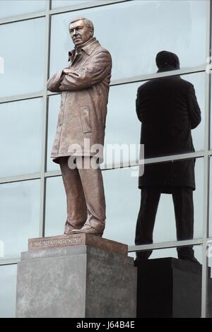 SIR ALEX FERGUSON STATUE MANCHESTER UNITED V QPR OLD TRAFFORD MANCHESTER ENGLAND 24 November 2012 Stock Photo