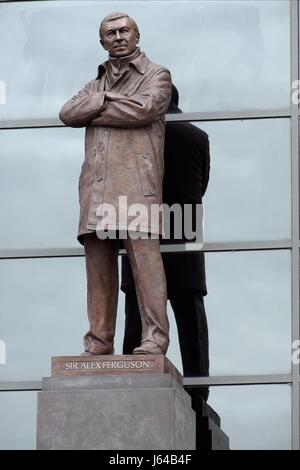 SIR ALEX FERGUSON STATUE MANCHESTER UNITED V QPR OLD TRAFFORD MANCHESTER ENGLAND 24 November 2012 Stock Photo