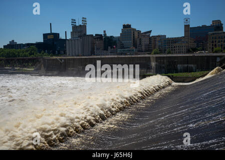 Saint Anthony Falls on the Mississippi River, Minneapolis, Hennepin County, Minnesota, USA Stock Photo