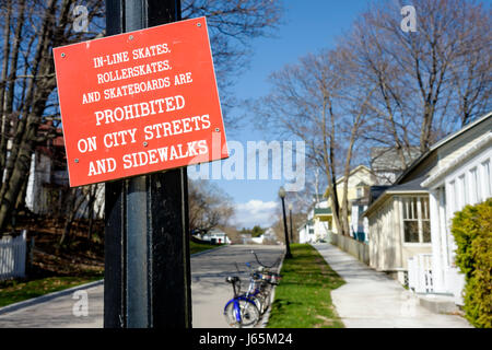 Mackinac Island Michigan,Historic State Parks Park Mackinaw,Straits of,Lake Huron,Market Street,sign,notice,prohibit,not allowed,no roller skates,skat Stock Photo