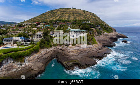 USA, Hawaii, Oahu, Honolulu. Cliffs of Koolau mountains above Stock