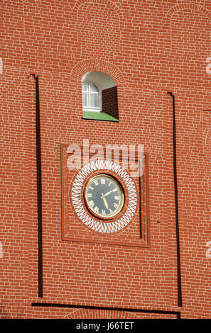 Moscow: the clock of the Troitskaya Tower (Trinity Tower), one of the Kremlin Wall's towers, built in 1495-1499 by Italian architect Aloisio da Milano Stock Photo