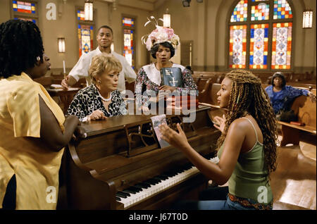 THE FIGHTING TEMPTATIONS 2003 Paramount Pictures film with Beyonce Knowles at piano and Cuba Gooding in background Stock Photo