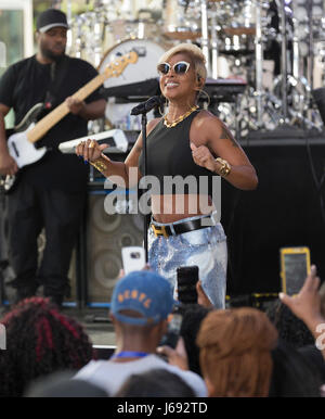 New York, USA. 19th May, 2017. Mary J. Blige wearing Dsquare2 jeans and Hermes belt performs on NBC Today morning show at Rockefeller Plaza Credit: lev radin/Alamy Live News Stock Photo