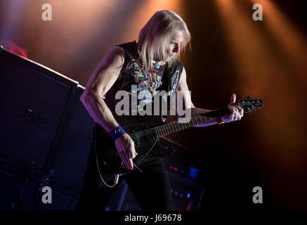 Munich, Germany. 19th May, 2017. Deep Purple guitar player Steve Morse in performance on stage in the Olympia Hall in Munich, Germany, 19 May 2017. The British rock legends have kicked off their 'Long Goodbye Tour' in Germany. Photo: Sven Hoppe/dpa/Alamy Live News Stock Photo